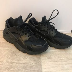 Nike Black Hurache